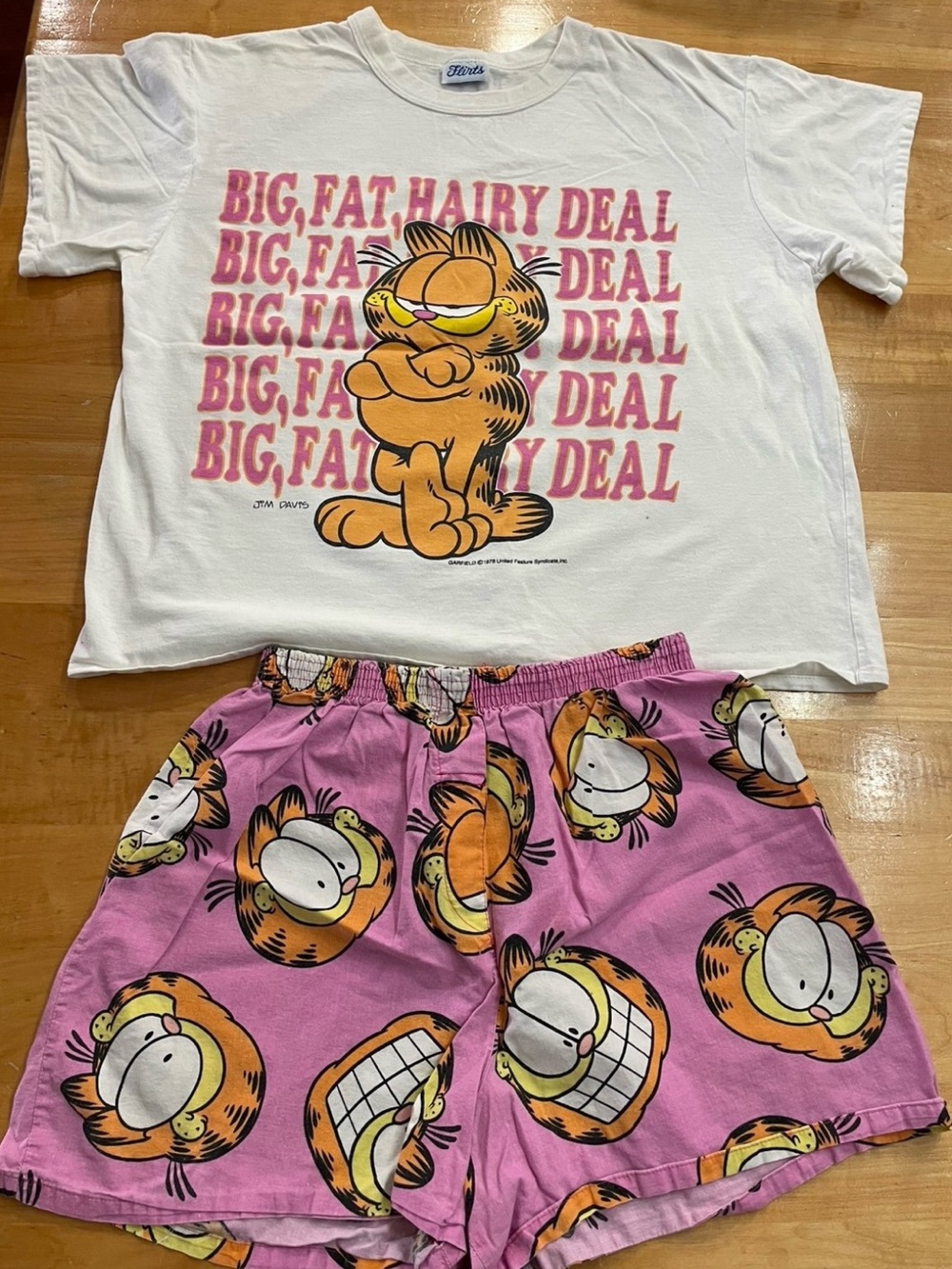 Garfield VTG Flirts PJ set- White Top & Pink Shorts Size Small